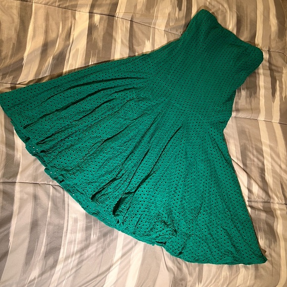 Maeve Dresses & Skirts - Anthropologie Leila Eyelet MIDI Dress Women’s Size 6 Spring Green Full Skirt